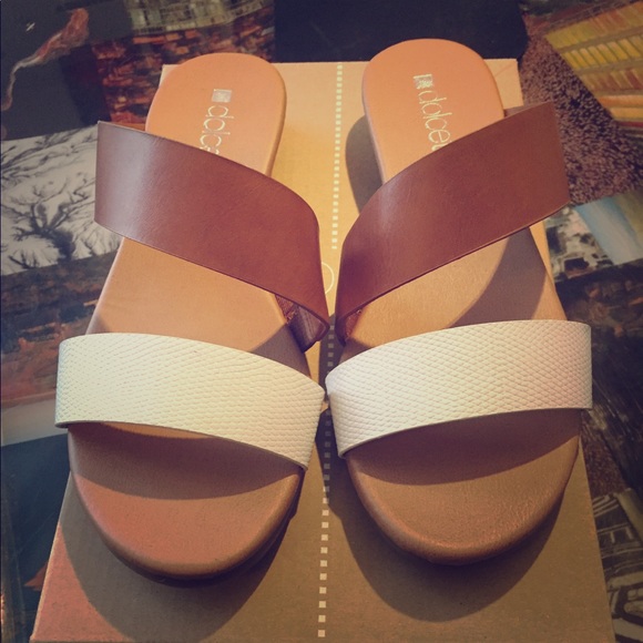 Shoes - NWT Dolcetta sandals